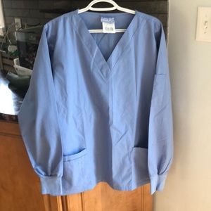 UA Uniform Advantage Butter Soft scrub top